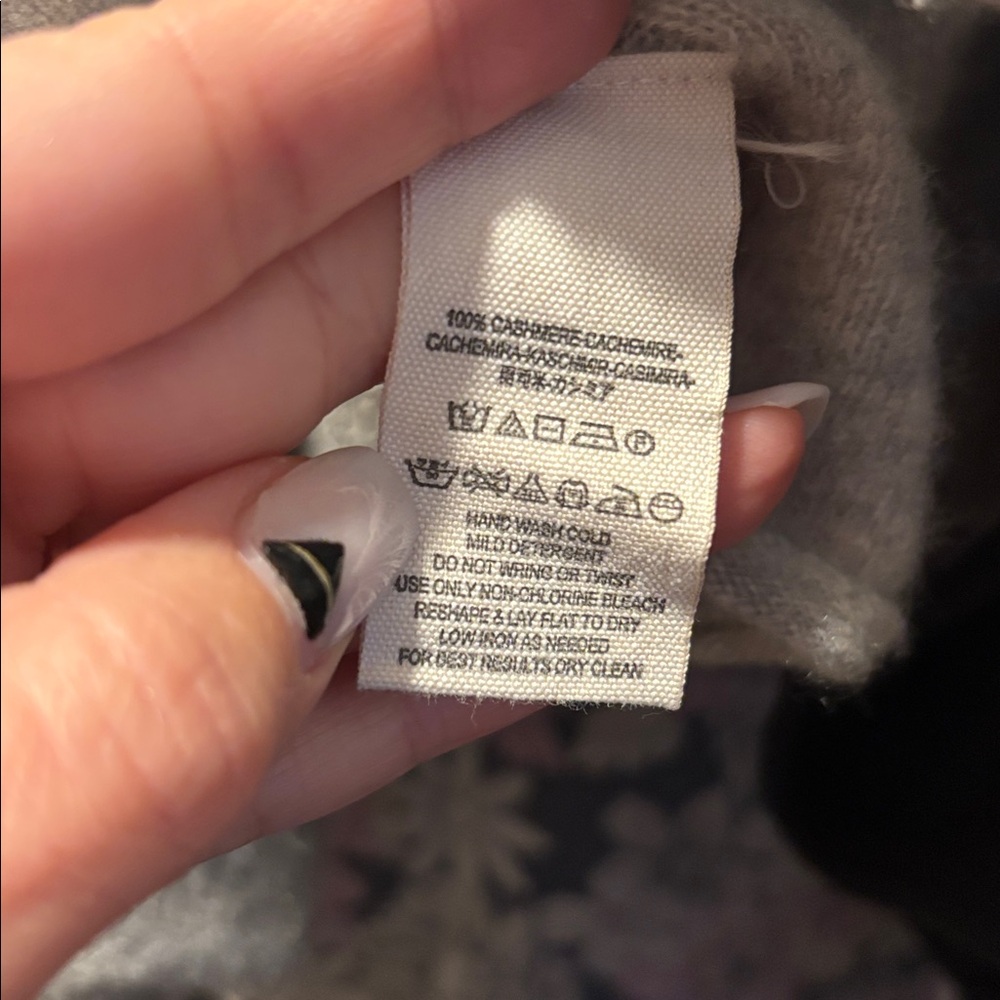 Free People Gray 100% Cashmere Cropped V-Neck Sweater - Picture 3 of 5
